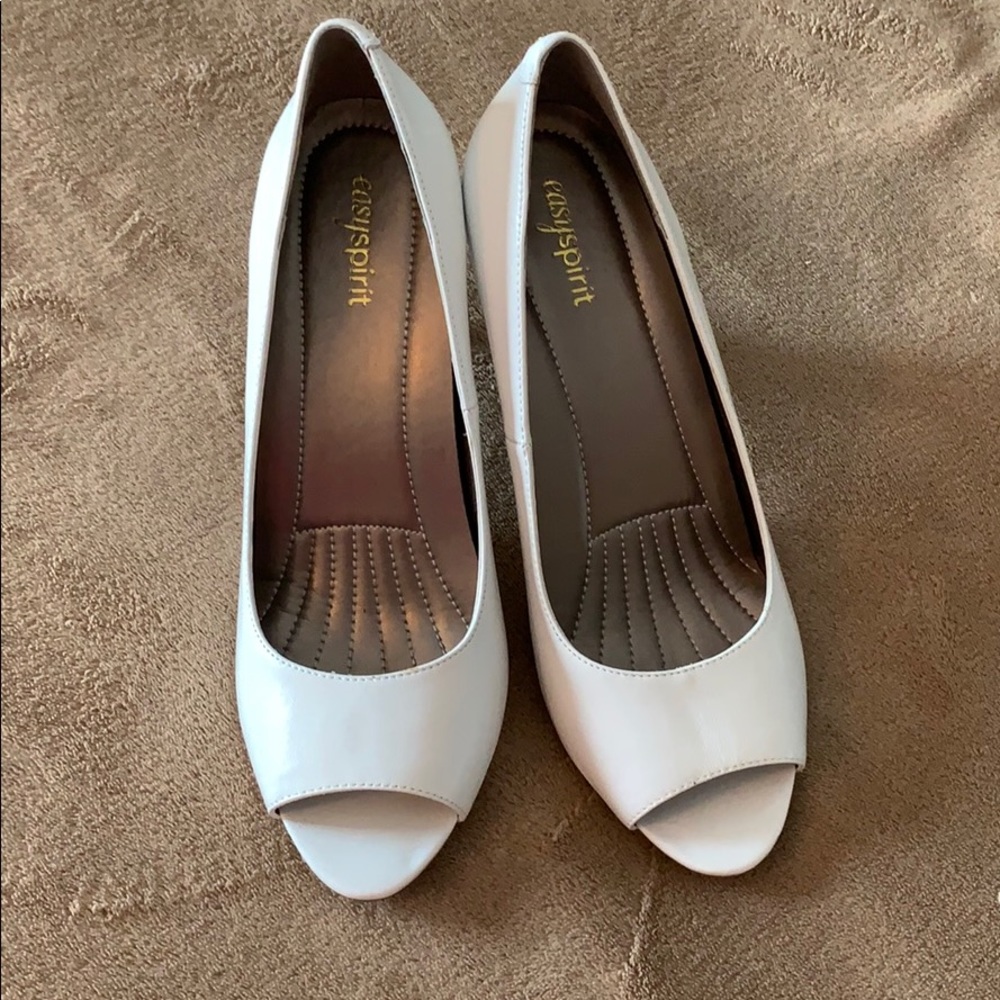 White peep toe pumps